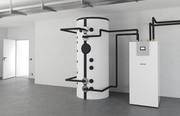 Zemlja voda toplotna črpalka priklopljena na vir ogrevanja v kleti.