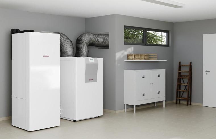 Prostorna klet kjer je enota toplotne črpalke zrak voda